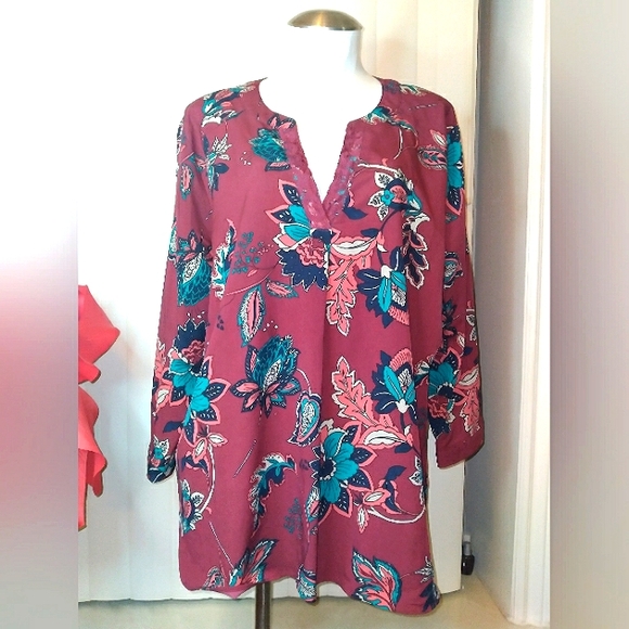 💲IT'S A TWOfer!! PRINTED BLOUSES💲 - Picture 2 of 5